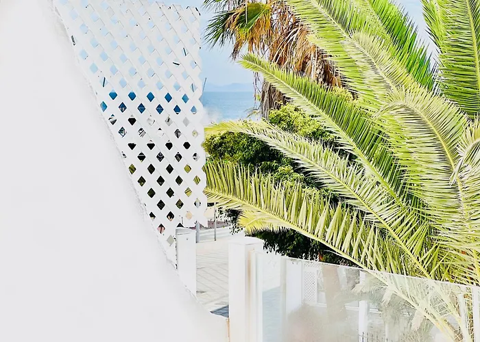 Canaryislandshost L Mar